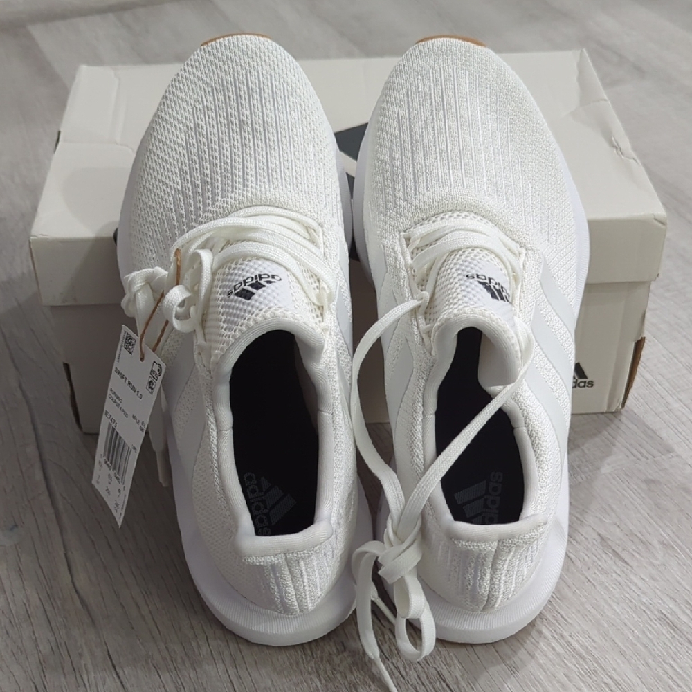 Adidas Men's Swift Run 1.0  Size 7 New With Tags & Box